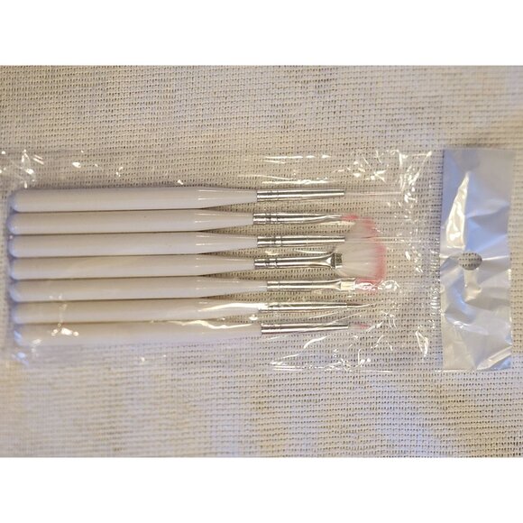 7 Piece White Handle Nail Art Brush Set For Detailed Nail Design & Manicure - Picture 4 of 5